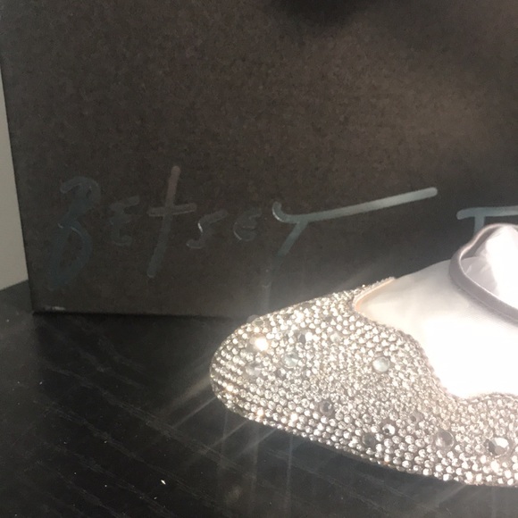 Betsey Johnson, Woman's Size 8.5 Silver Iris Rhinestone Pump - Picture 3 of 10